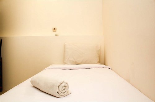 Photo 2 - Fully Furnished with Cozy Design 2BR The Bellezza Apartment