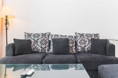 Photo 6 - Fully Furnished with Cozy Design 2BR The Bellezza Apartment