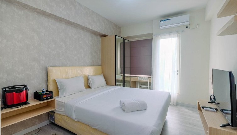 Photo 1 - Sophisticated Studio Room At Podomoro Golf View Apartment By Travelio