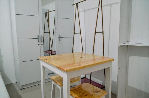 Foto 8 - Minimalist Studio Room At Urbantown Serpong Apartment