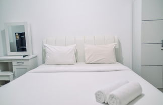 Foto 2 - Minimalist Studio Room At Urbantown Serpong Apartment