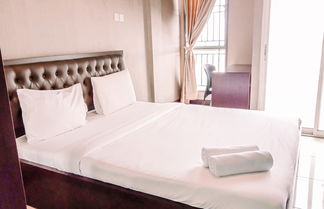 Photo 2 - Comfortable Studio Room near Airport at Skylounge Tamansari Apartment