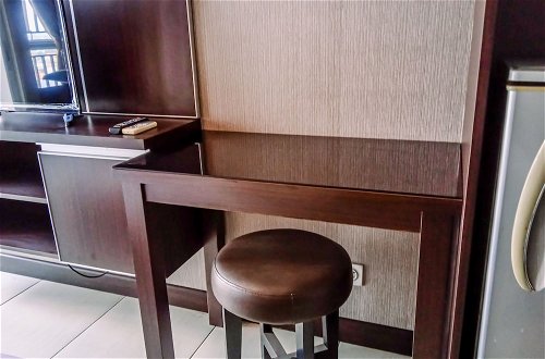 Photo 16 - Comfortable Studio Room near Airport at Skylounge Tamansari Apartment