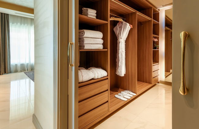 Centara West Bay Hotel & Residences Doha - Photo 17