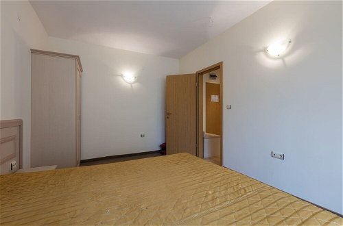 Photo 13 - One Bedroom Apartment with Balcony