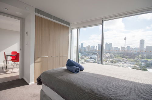 Photo 8 - Modern 2 Bedroom Potts Point Apartment