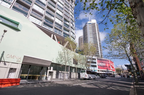 Photo 23 - Modern 2 Bedroom Potts Point Apartment