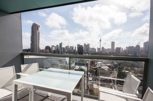 Photo 17 - Modern 2 Bedroom Potts Point Apartment