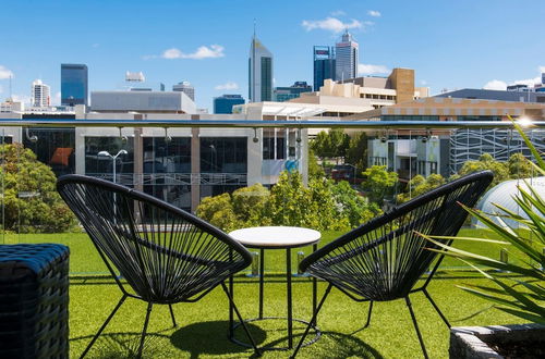 Foto 12 - Traditional Room In Northbridge with Rooftop Terrace