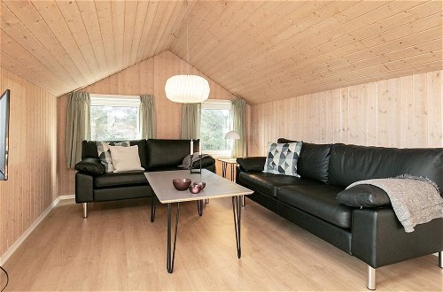Photo 8 - 8 Person Holiday Home in Blavand