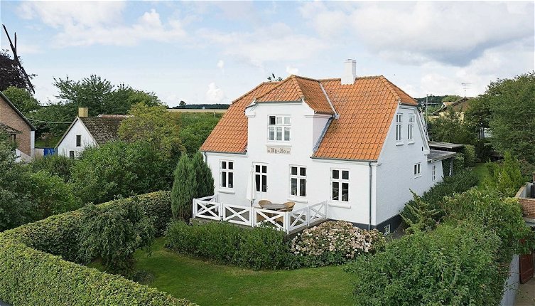 Foto 1 - Quaint Holiday Home in Bornholm near Sea