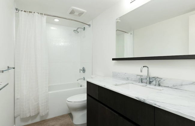 Convenient 2bdr 2BA Richmond Centre Condominium - Foto 9