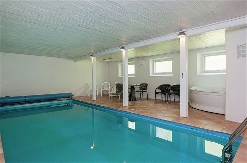 Foto 8 - Cozy Holiday Home in Thyholm With Swimming Pool