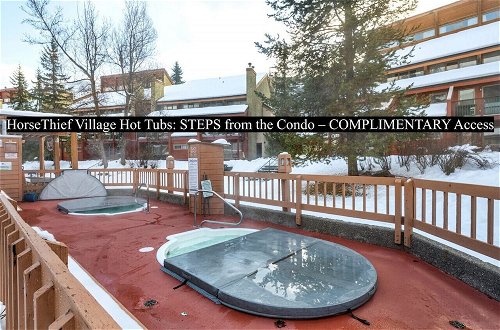 Foto 27 - CENTRALLY Located 3-Br Home | TRUE Ski In/Out | FREE access to Pools & Hot Tubs