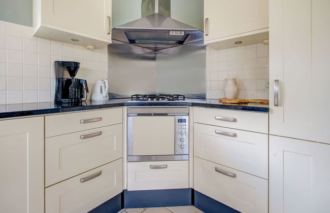 Lovely Holiday Home in Zeewolde With a Swimming Pool - Photo 2