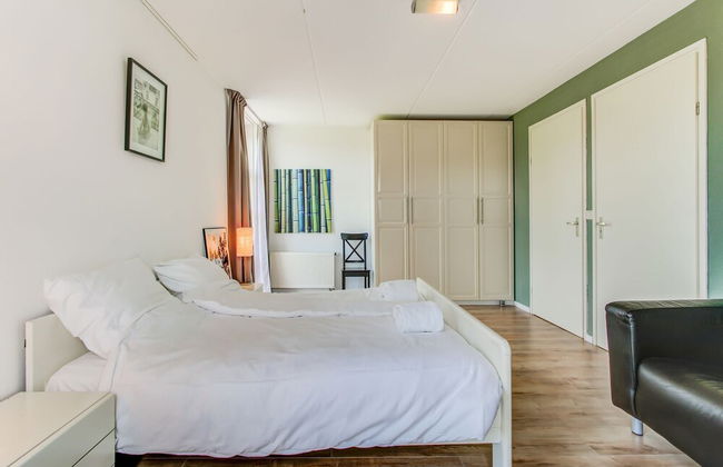 Lovely Holiday Home in Zeewolde With a Swimming Pool - Photo 11