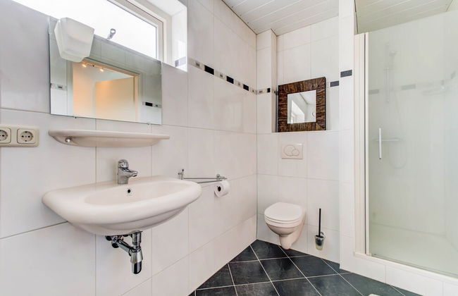 Lovely Holiday Home in Zeewolde With a Swimming Pool - Photo 23