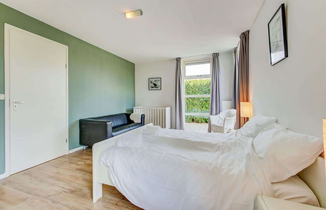 Lovely Holiday Home in Zeewolde With a Swimming Pool - Photo 13