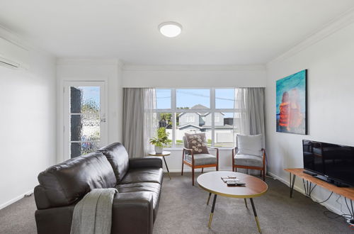 Photo 1 - Renovated Takapuna 2BR Apt - Parking