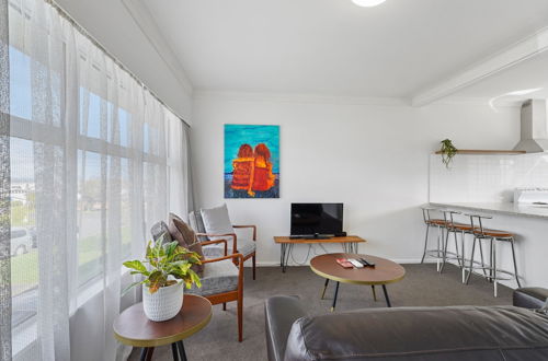 Photo 14 - Renovated Takapuna 2BR Apt - Parking