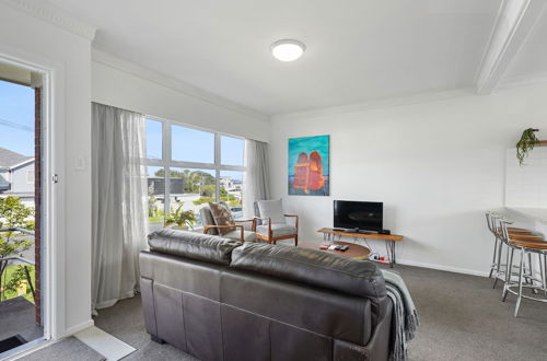 Photo 16 - Renovated Takapuna 2BR Apt - Parking