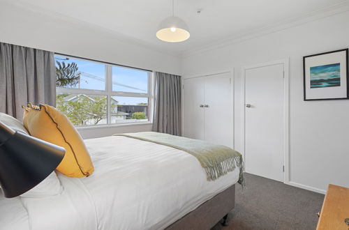 Photo 2 - Renovated Takapuna 2BR Apt - Parking