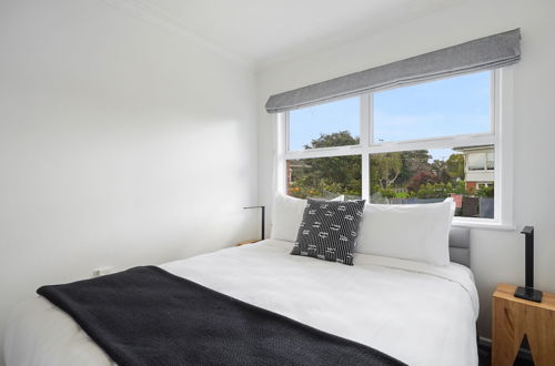 Photo 9 - Renovated Takapuna 2BR Apt - Parking