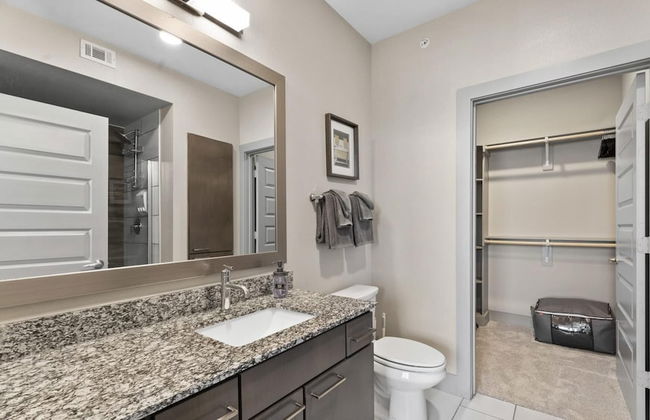 Cozy 1BR King Suite Close to Downtown w Fast Wifi - Foto 4