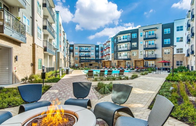 Cozy 1BR King Suite Close to Downtown w Fast Wifi - Foto 11