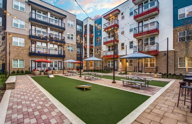 Vibrant 1BR King Suite Close to Downtown w Fast Wifi - Foto 18