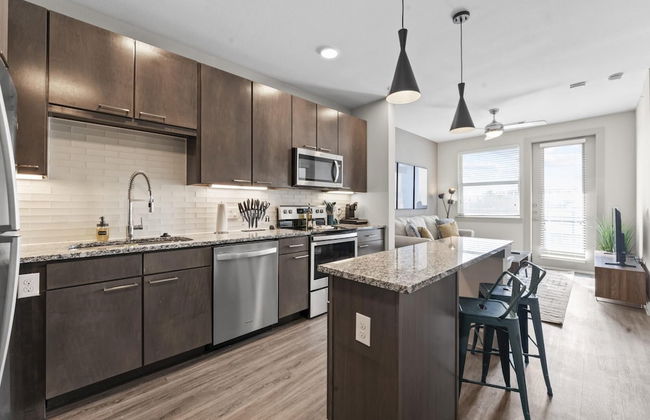 Cozy 1BR King Suite Close to Downtown w Fast Wifi - Foto 1