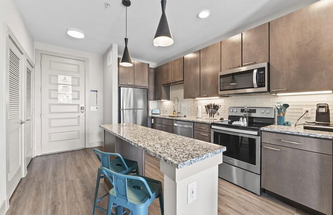 Cozy 1BR King Suite Close to Downtown w Fast Wifi - Foto 7