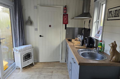 Photo 3 - Shepherds Hut - Riverside 1