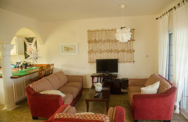 Villa on the Bay By The Vacation Casa - Photo 7