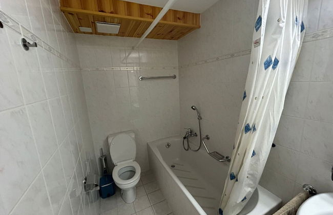 Gracious Apartment With Patio in Hills - Foto 10