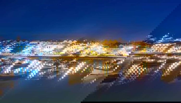 Photo 1 - Harbourside Apartment With Seaviews and Parking