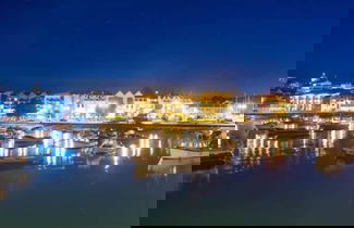 Foto 1 - Harbourside Apartment With Seaviews and Parking