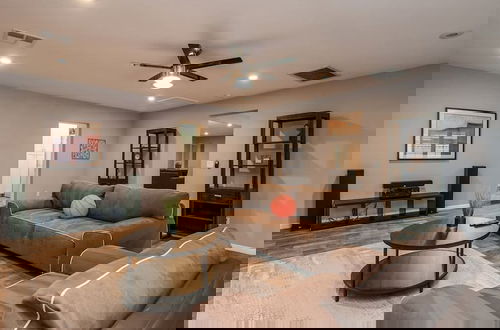 Foto 8 - Modern Chic Old Town Scottsdale Home W/pool & Gym!