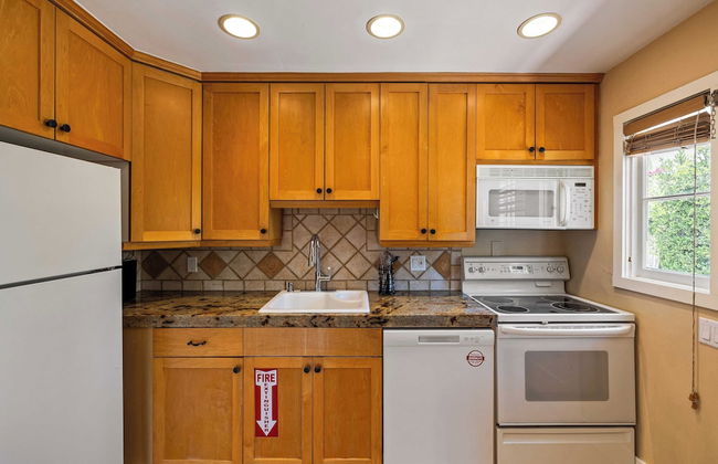 Dandelion by Avantstay Pool, 0.2mi to Downtown! - Foto 17