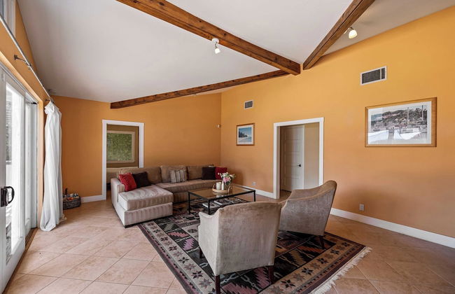 Dandelion by Avantstay Pool, 0.2mi to Downtown! - Foto 10