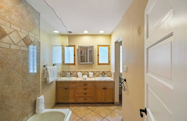 Dandelion by Avantstay Pool, 0.2mi to Downtown! - Foto 26