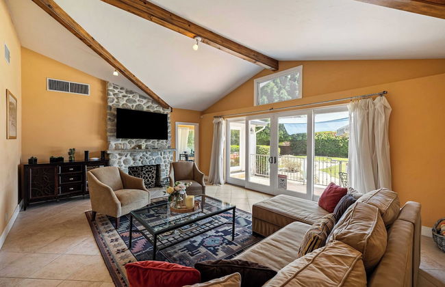 Dandelion by Avantstay Pool, 0.2mi to Downtown! - Foto 6