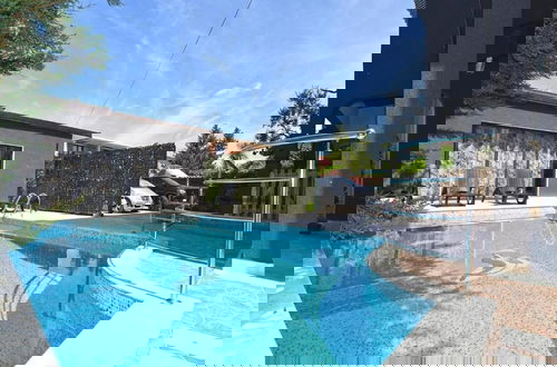 Foto 10 - Welcoming Apartment With Shared Pool