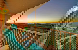 Foto 1 - Bubbly Blew by Avantstay Beachfront Condo View