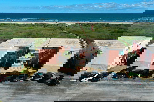 Foto 43 - Bubbly Blew by Avantstay Beachfront Condo View