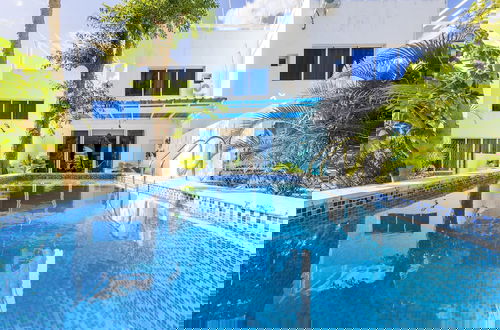 Foto 5 - New Stylish 3BR Villa With Private Pool Terrace