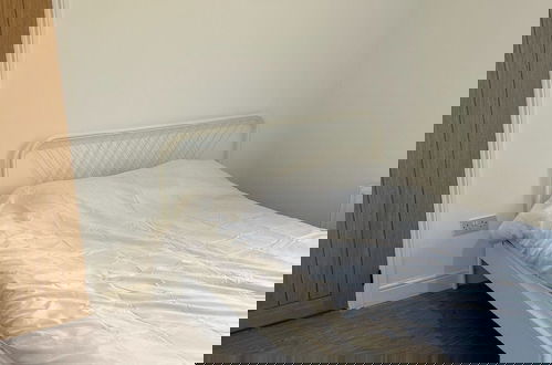 Photo 3 - Cardiff City Apartment - Modern & Cozy