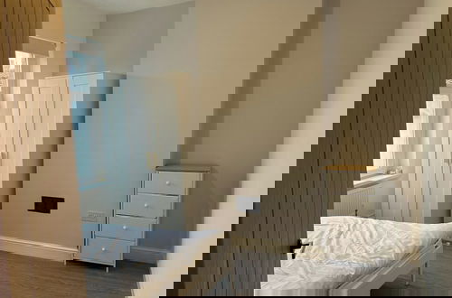 Photo 1 - Cardiff City Apartment - Modern & Cozy