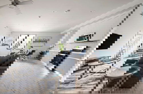 Foto 6 - Upstay Brand New Contemporary Apartment Near Soco