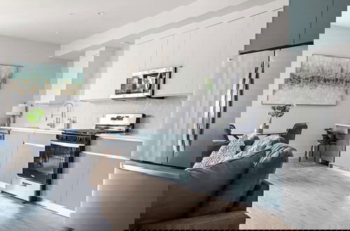 Foto 3 - Upstay Brand New Contemporary Apartment Near Soco